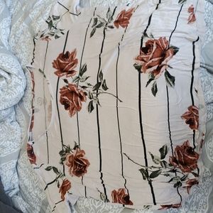 White flowery lightweight blouse size 3 Maurices